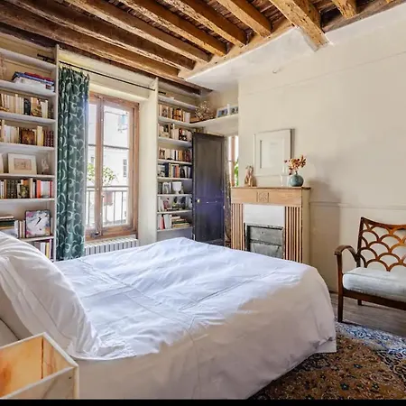Apartment Atelier D Artiste En Plein Coeur Du Marais *